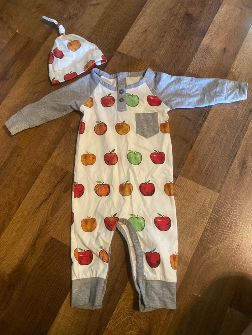 Apple Print Grey-Sleeve Baby Matching Set with Top Knot Hat